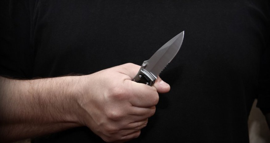 В Баку 52-летнему мужчине нанесли ножевое ранение