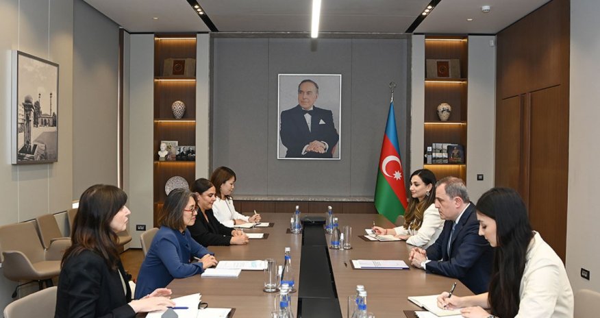 Ceyhun Bayramov BMT rəsmisi ilə görüşüb