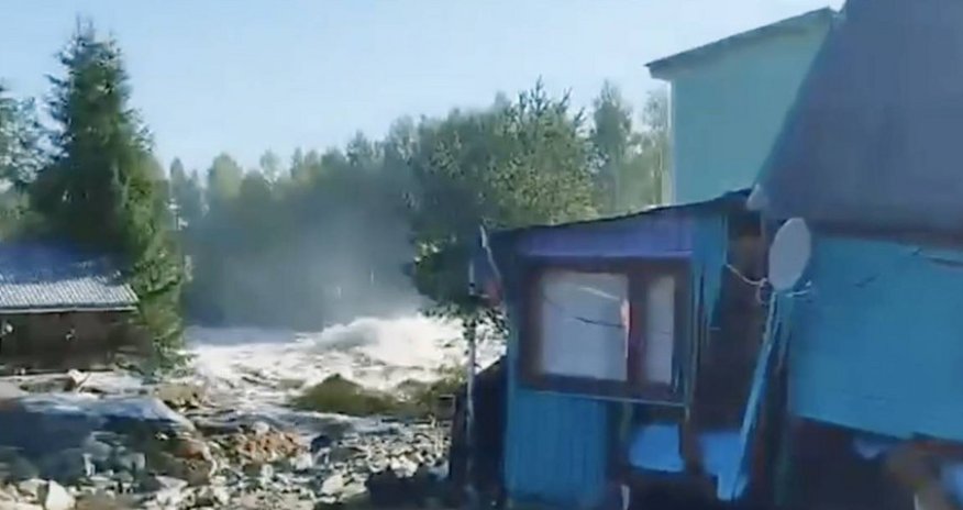 Число погибших при прорыве дамбы на Беломорканале увеличилось до трех человек