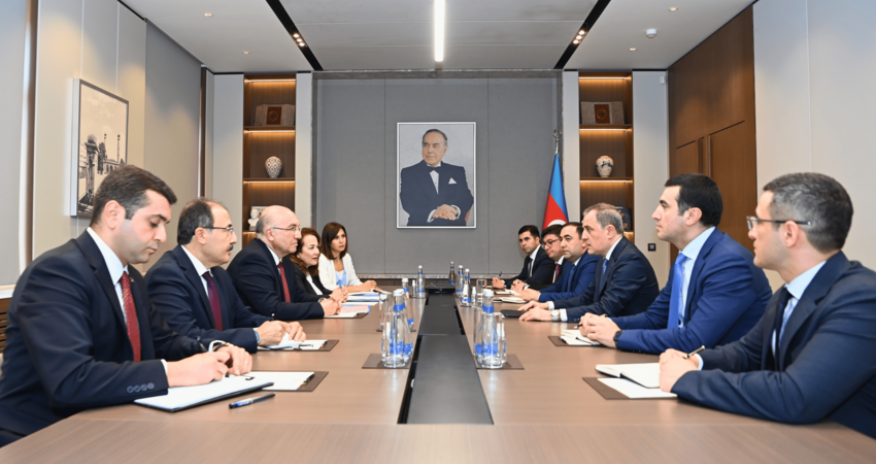 Bayramov Türkiyə XİN rəsmiləri ilə görüşüb