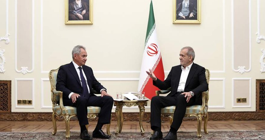 Şoyqu İran prezidenti ilə görüşüb