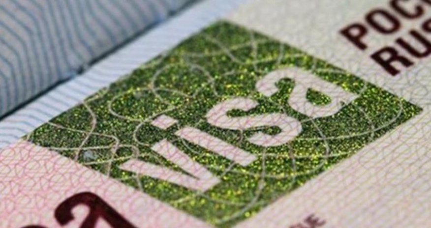ЕС не заставит Венгрию перестать выдавать двухлетние визы россиянам