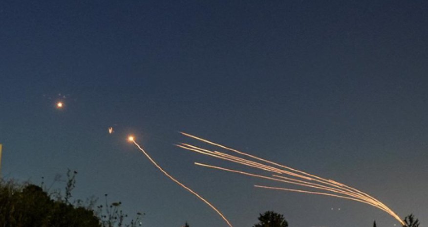 İsrailə onlarla raket atılıb
