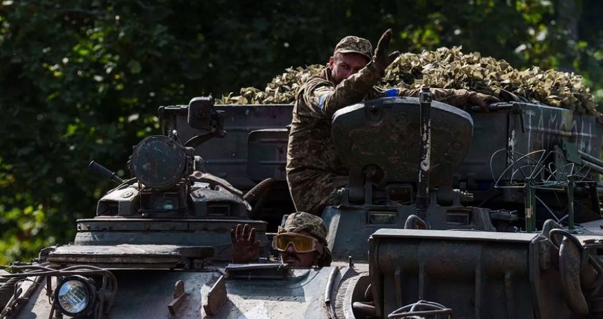 Germany to ship 4 IRIS-T air defense systems, 30 Leopard tanks to Kiev before 2025