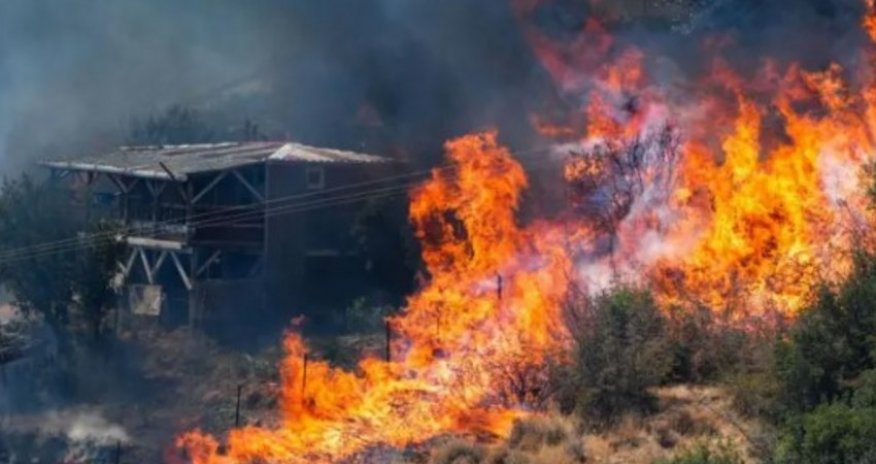 İzmirdə meşə yanğını yaşayış evlərinə çatıb, sakinlər təxliyə olunur