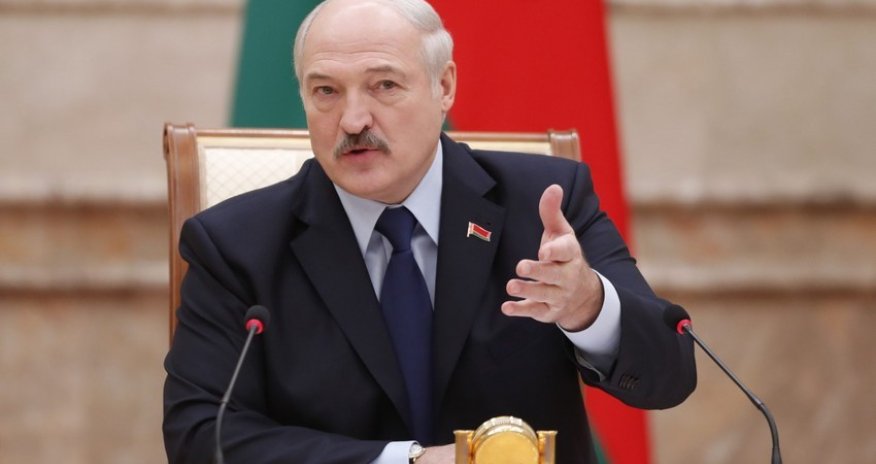 Лукашенко: Беларусь была вынуждена перебросить к границе с Украиной почти треть своей армии