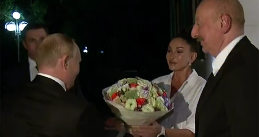 Prezident və xanımı Putini evlərində  qarşılayıb - Video