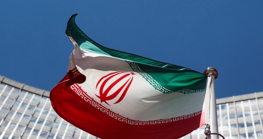 Iran issues missile attack warning