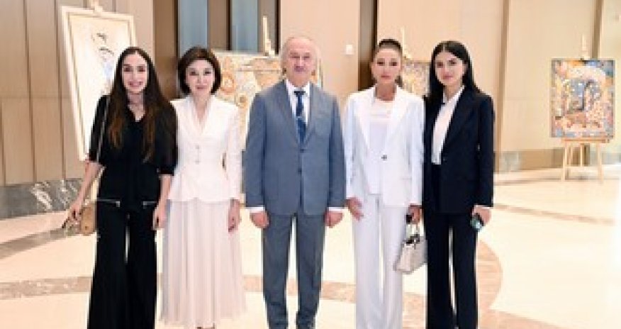 Birinci xanımlar və qızları Daşkənddə sərgi ilə tanış olublar - YENİLƏNİB