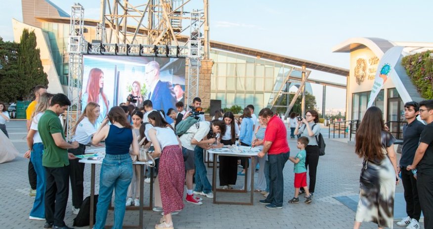 COP29 Məlumat Mərkəzində “Ekoloji təmiz həyat tərzinə keçid” adlı tədbir keçirilib