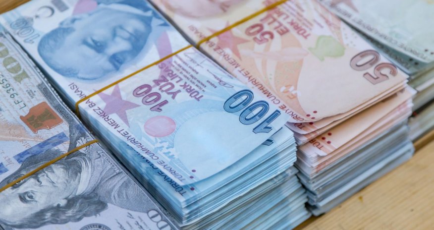 Lirə manat qarşısında ucuzlaşıb