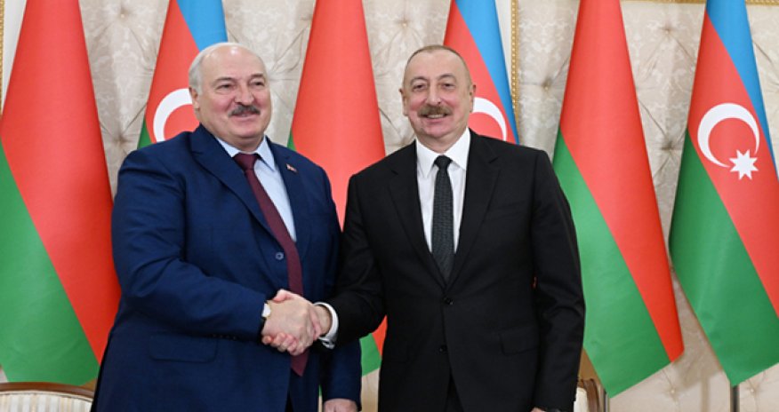 Prezident Lukaşenkoya zəng edib