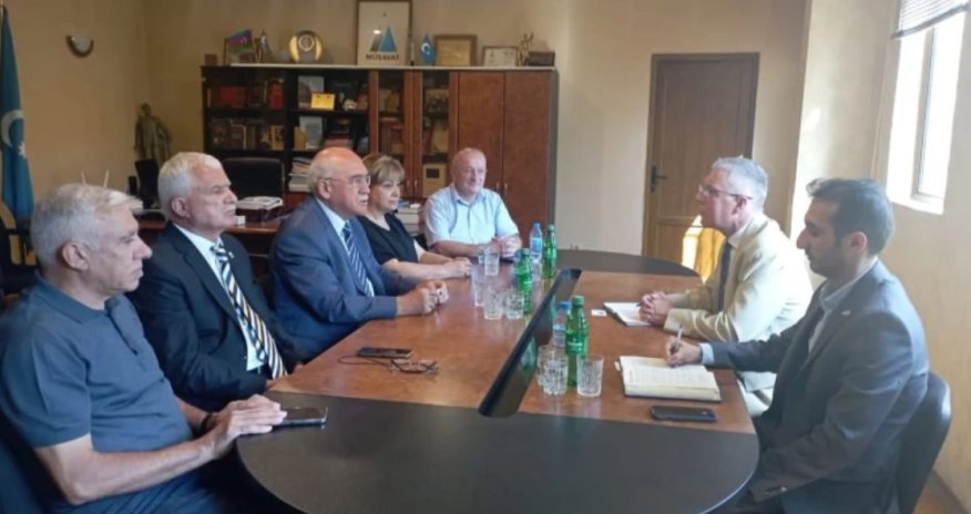 İsa Qəmbər Böyük Britaniyanın Azərbaycandakı səfiri ilə görüşüb