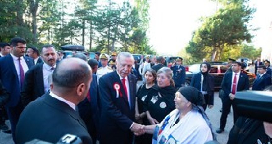 Ərdoğan Azərbaycandan olan şəhid ailə üzvləri ilə görüşüb