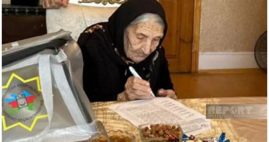 В Сумгайыте проголосовала 101-летняя избирательница