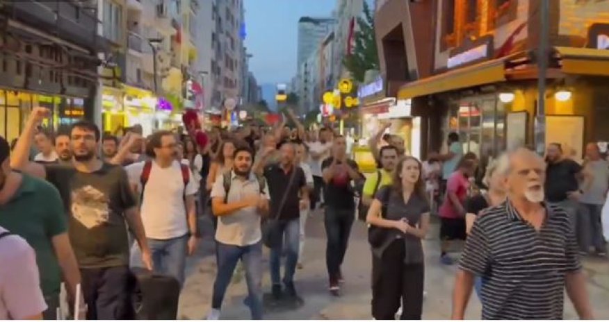 İzmirdə ABŞ-a məxsus USS WASP desant gəmisinin gəlişi nə etiraz edilib