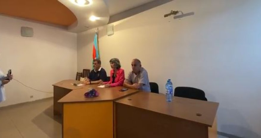 Vəfa Nağı namizəd olduğu dairədəki pozuntularla bağlı brifinq keçirir- CANLI