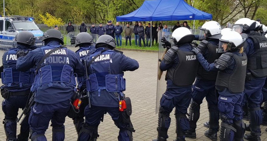 В Польше полиция пригрозила властям страны массовыми протестами