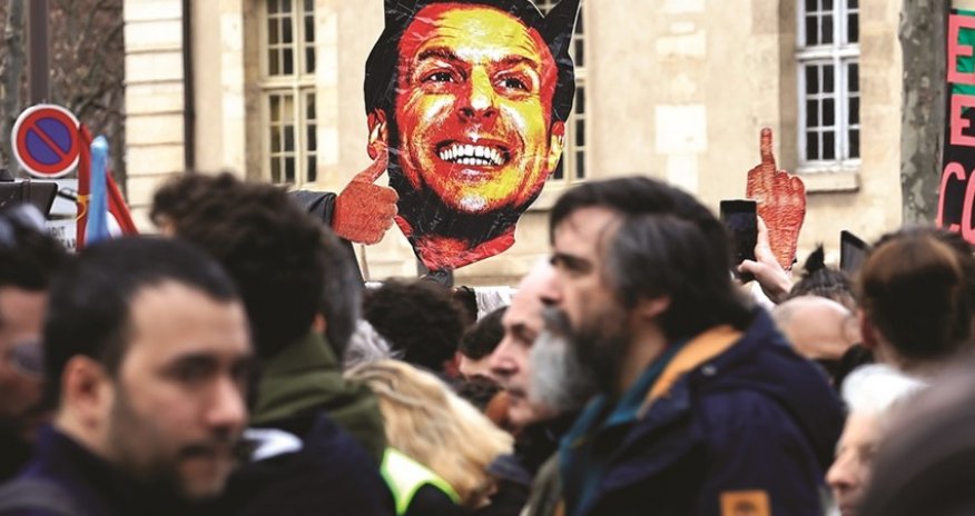 По всей Франции проходят манифестации против политики Макрона