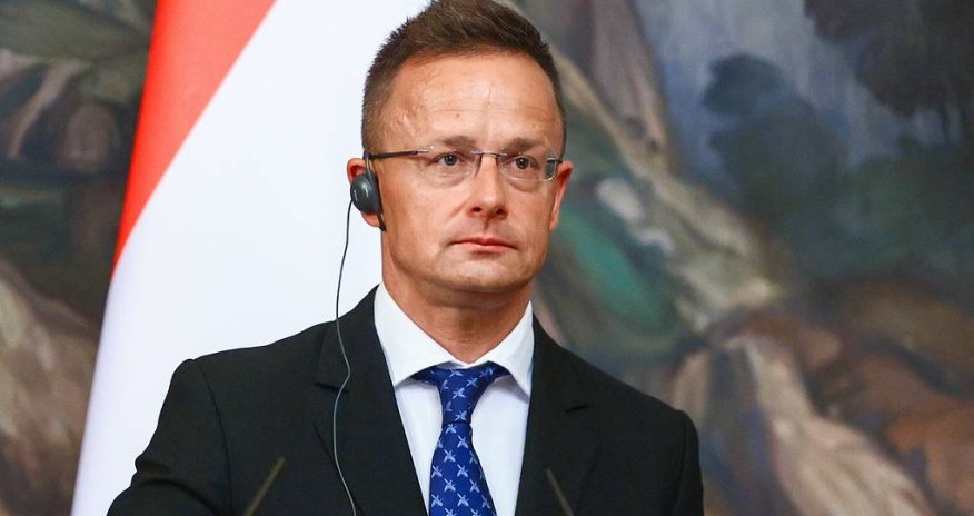 Hungarian FM arrives in Yerevan