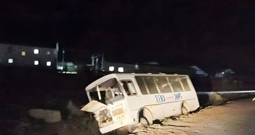 На Сахалине после ДТП с автобусом госпитализировали шесть человек