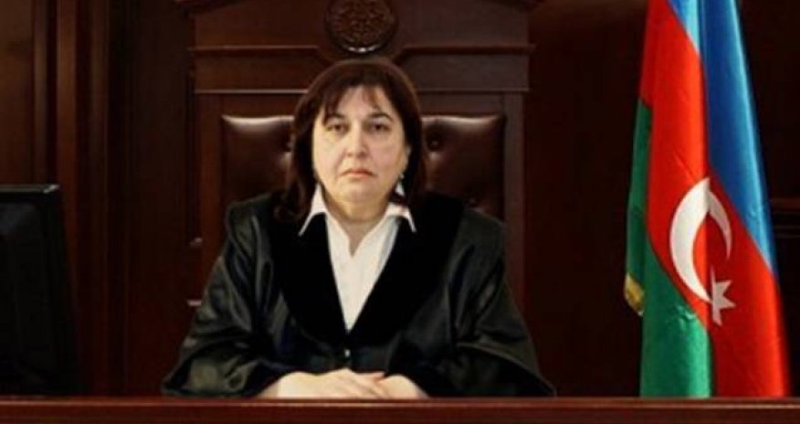 Keçən il təqaüdə çıxan hakim pensiyasından narazıdır