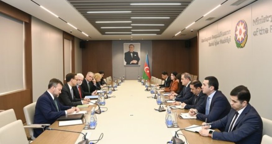 Blinkenin köməkçisi Bakıdadır