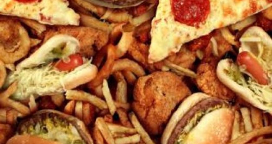 Tramp tərəfdarlarına burger və piyvə aldı