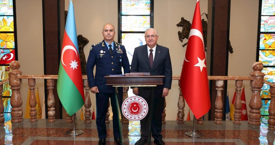 Яшар Гюлер встретился с командующим ВВС Азербайджана