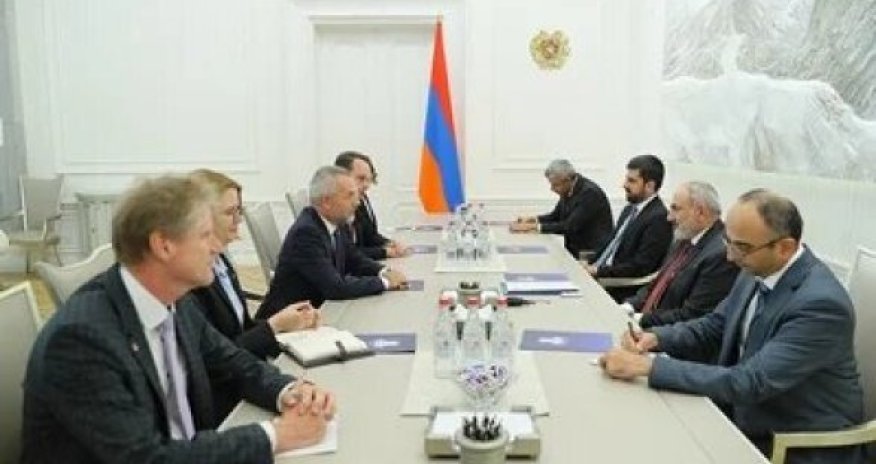 Пашинян обсудил с немцами мир с Азербайджаном