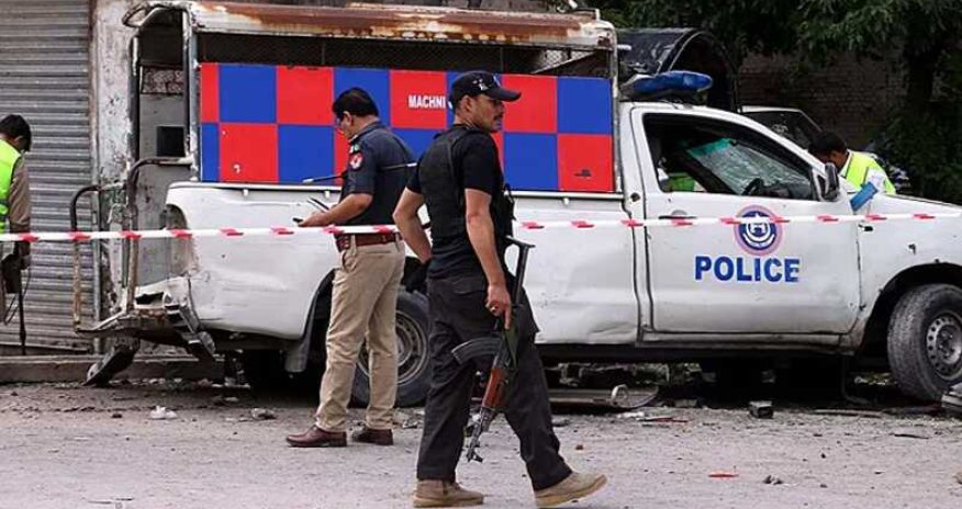 Pakistanda Rusiya səfirini müşayiət edən avtomobil minaya düşüb