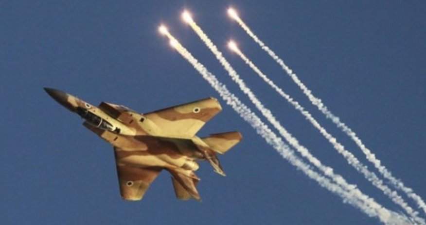 СМИ: ВВС Израиля наносят авиаудары возле аэропорта Бейрута