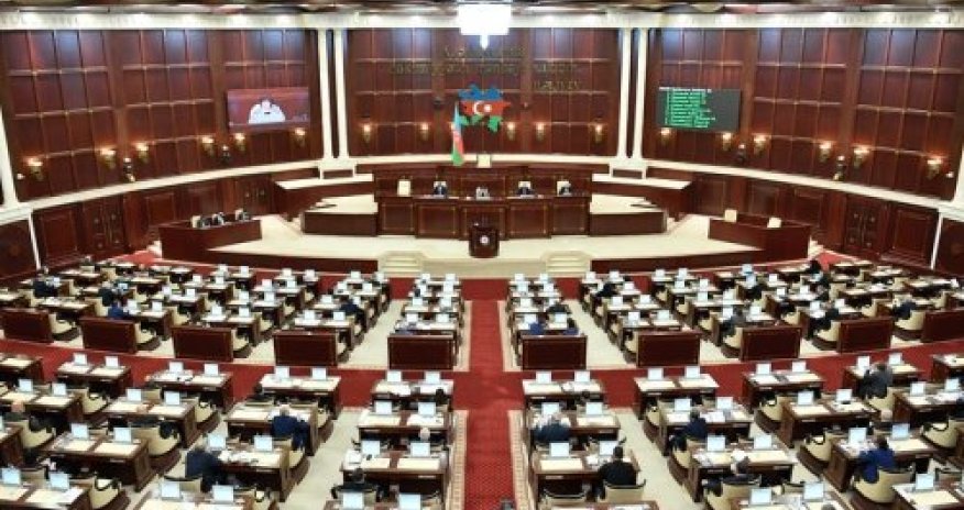 VII çağırış Milli Məclisin ilk plenar iclası başlayıb, komitə üzvləri seçiləcək