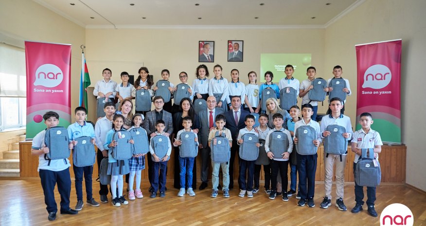 Nar meets with students with special needs as part of International Sign Language week