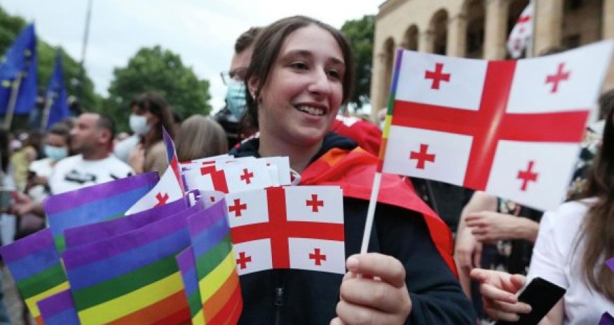 Gürcüstan parlamentinin sədri prezidentin imtina etdiyi qanunu imzalayıb