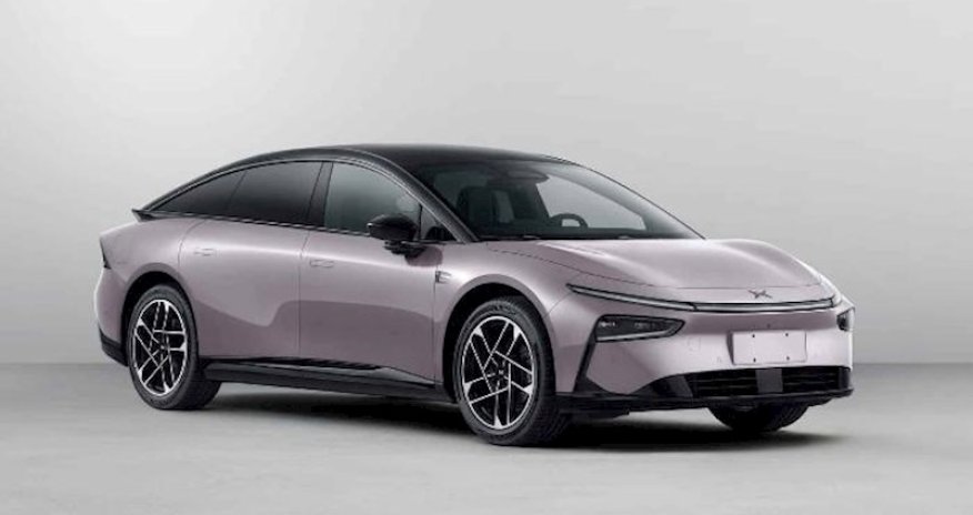 Çində dünyanın ilk süni intellektə malik avtomobili satışa çıxarılıb