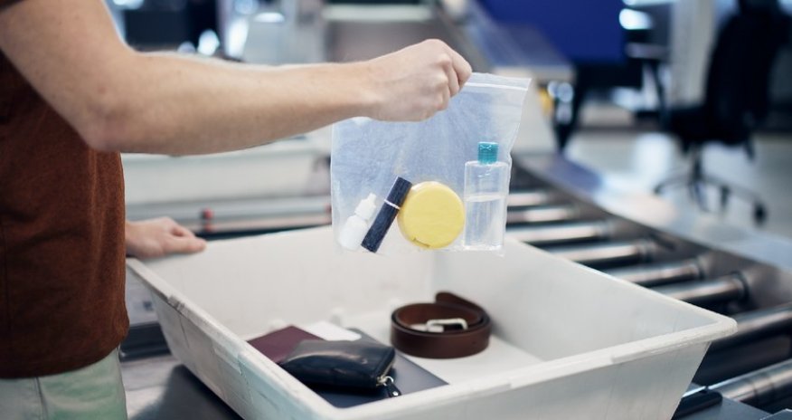 В Иране запретили проносить в самолеты электронные средства связи