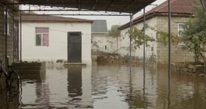 В Гаджигабуле после ливней затопило сотни домов
