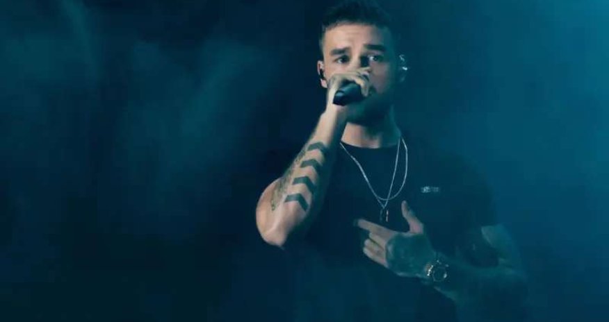 Müğənni otelin 3-cü mərtəbəsindən yıxılaraq ölüb