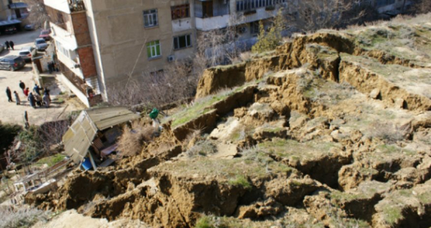 Оползень в Баку  