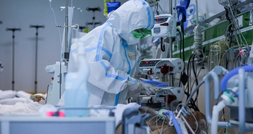 Koronavirus xəstələrinə xidmət edən tibb işçiləri maaşlarına əlavə alacaq