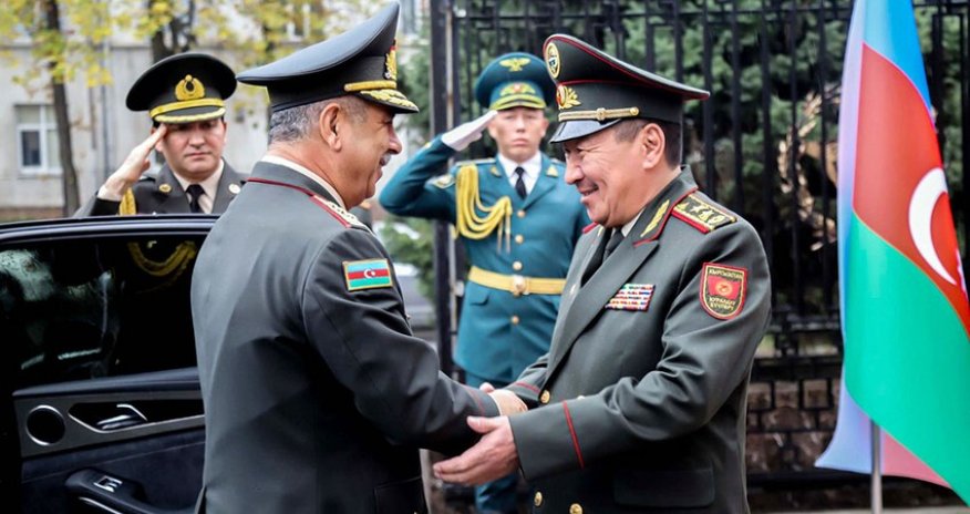 Министр обороны Азербайджана встретился с кыргызским коллегой