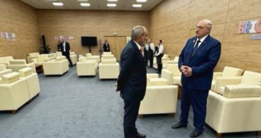 Paşinyan BRİKS sammitində Lukaşenko ilə görüşüb