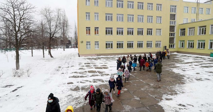 Müharibə başlayandan Ukraynada 2 mindən çox məktəb bağlanıb