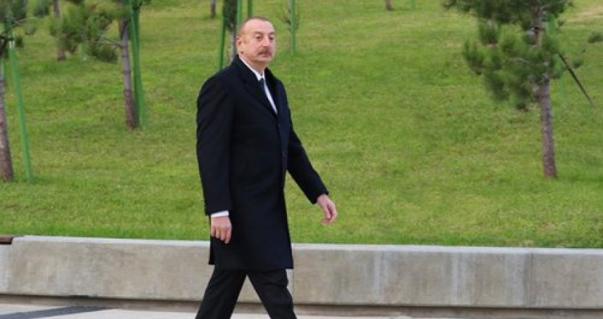 Ильхам Алиев в новом парке в Баку