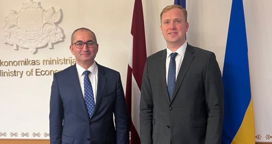 Azerbaijani envoy mulls Baku-Riga economic co-op with Latvian minister