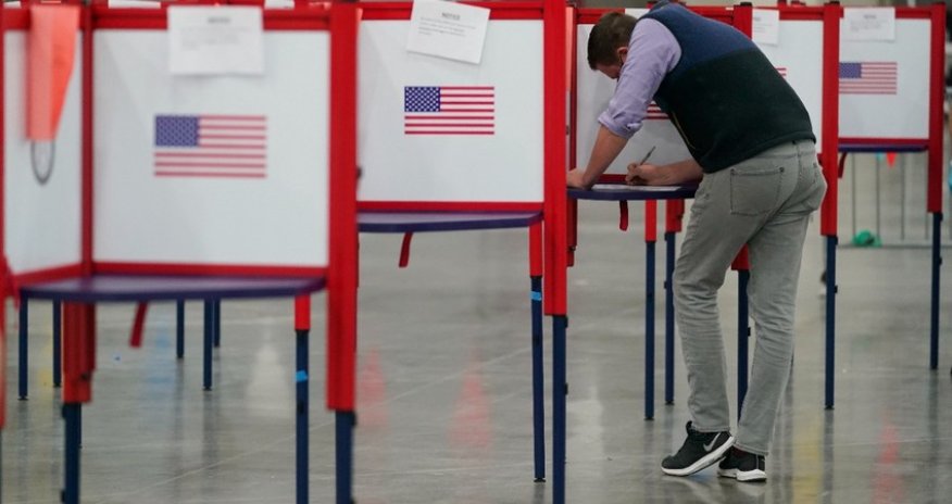 СМИ: Все больше американцев планируют переезд из США с приближением выборов