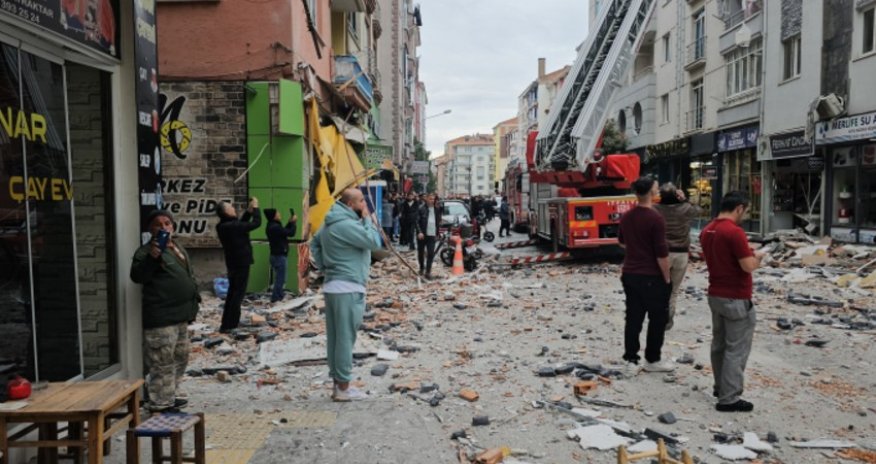Türkiyədə yaşayış binasında partlayış olub, ölən və yaralananlar var
