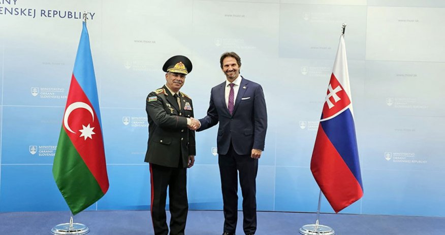 Zakir Həsənov Slovakiyada səfərdədir