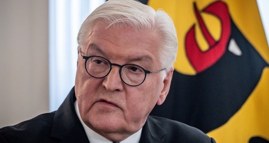 Almaniya Prezidenti üç naziri vəzifəsindən azad edib